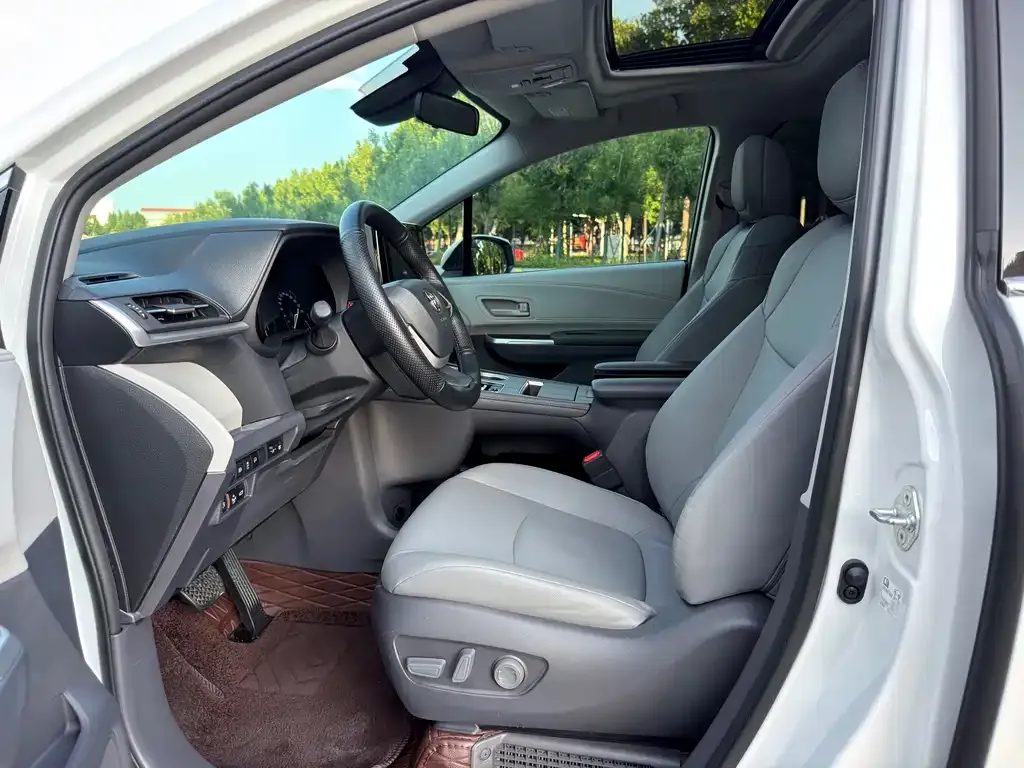 Toyota Granvia — фото 9