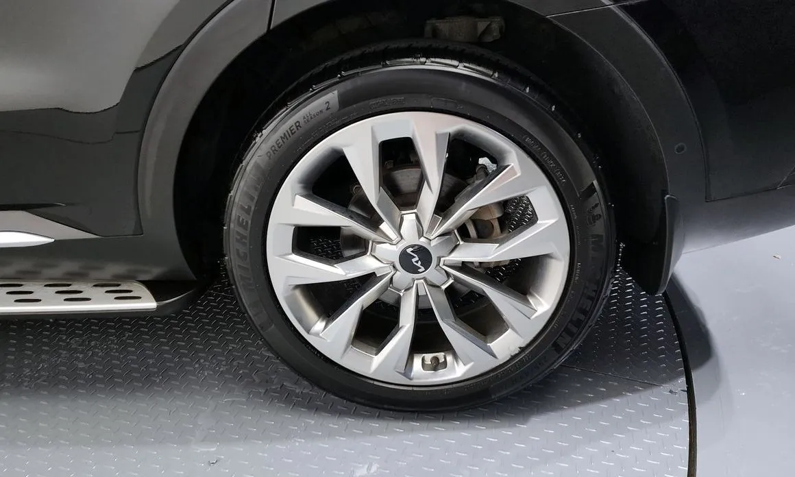 Kia Sorento — фото 9
