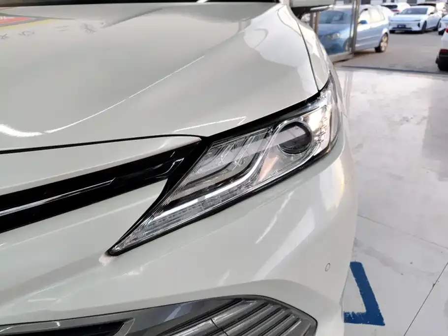 Toyota Camry — фото 10
