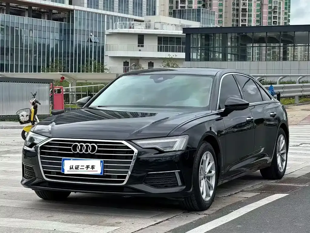Audi A6L — фото 1