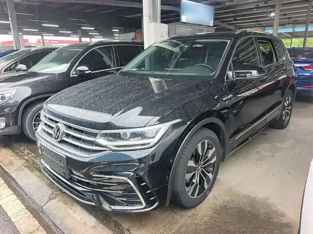 Volkswagen Tiguan L — фото 1
