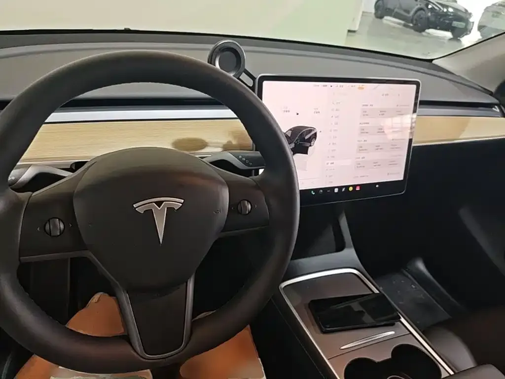 Tesla Model Y — фото 4