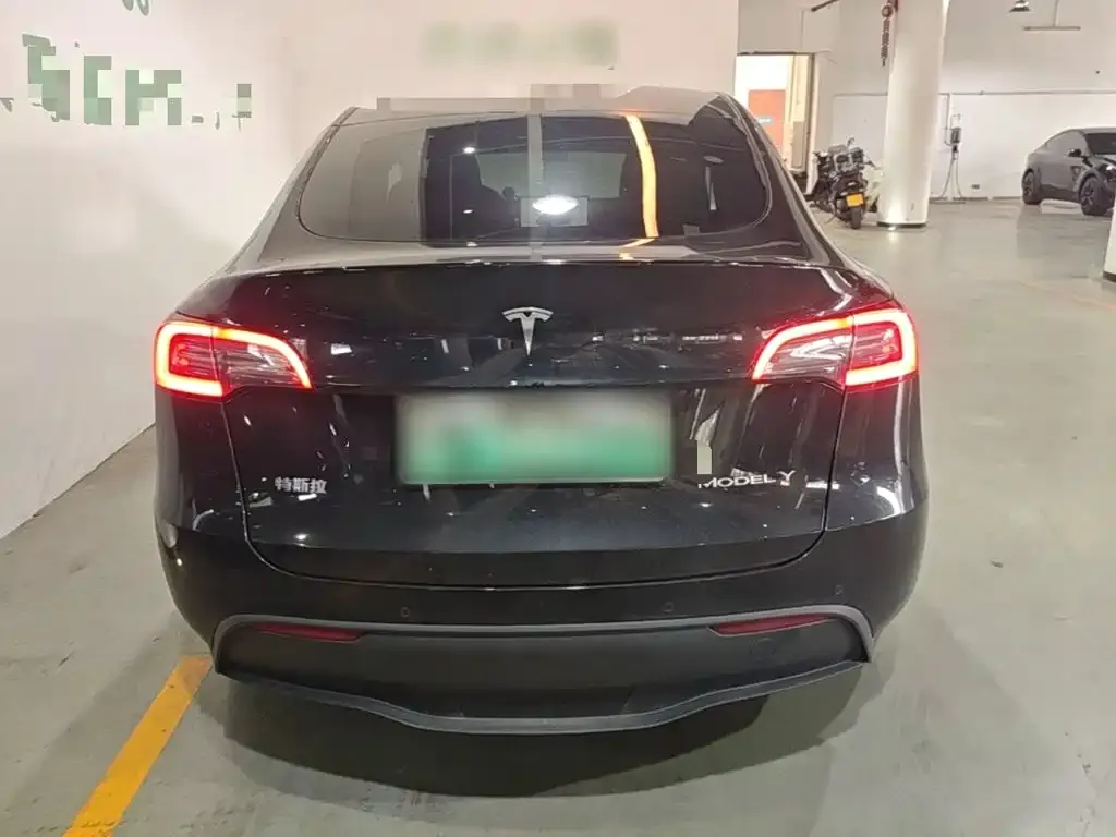Tesla Model Y — фото 7