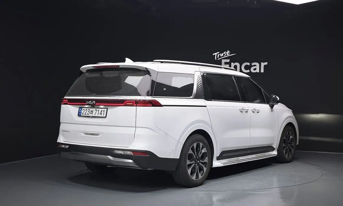 Kia Carnival — фото 4