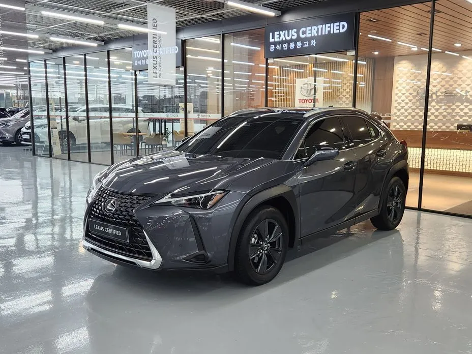 Lexus UX — фото 1