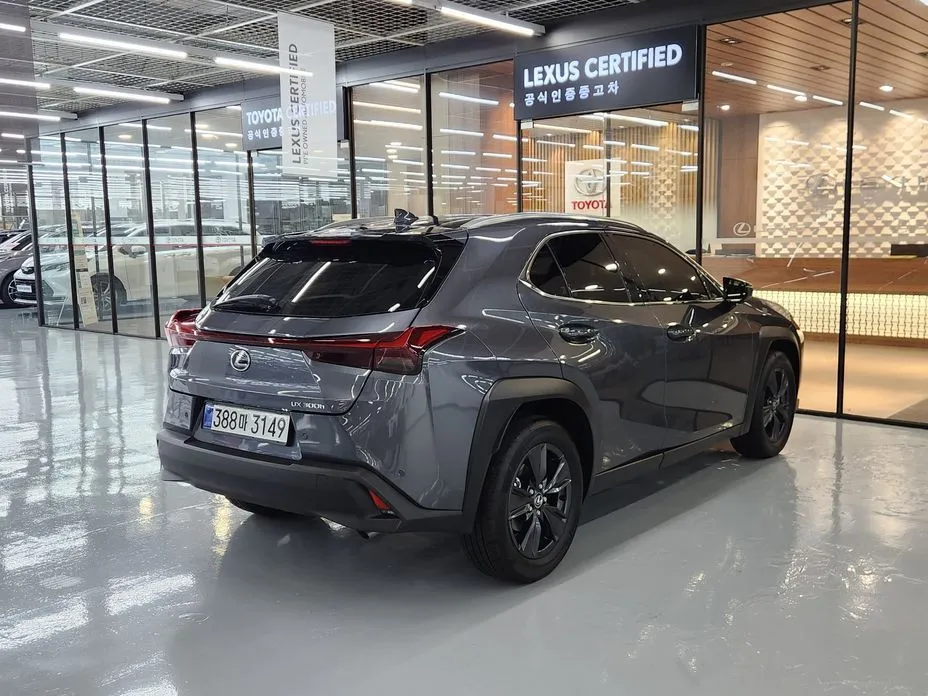 Lexus UX — фото 2
