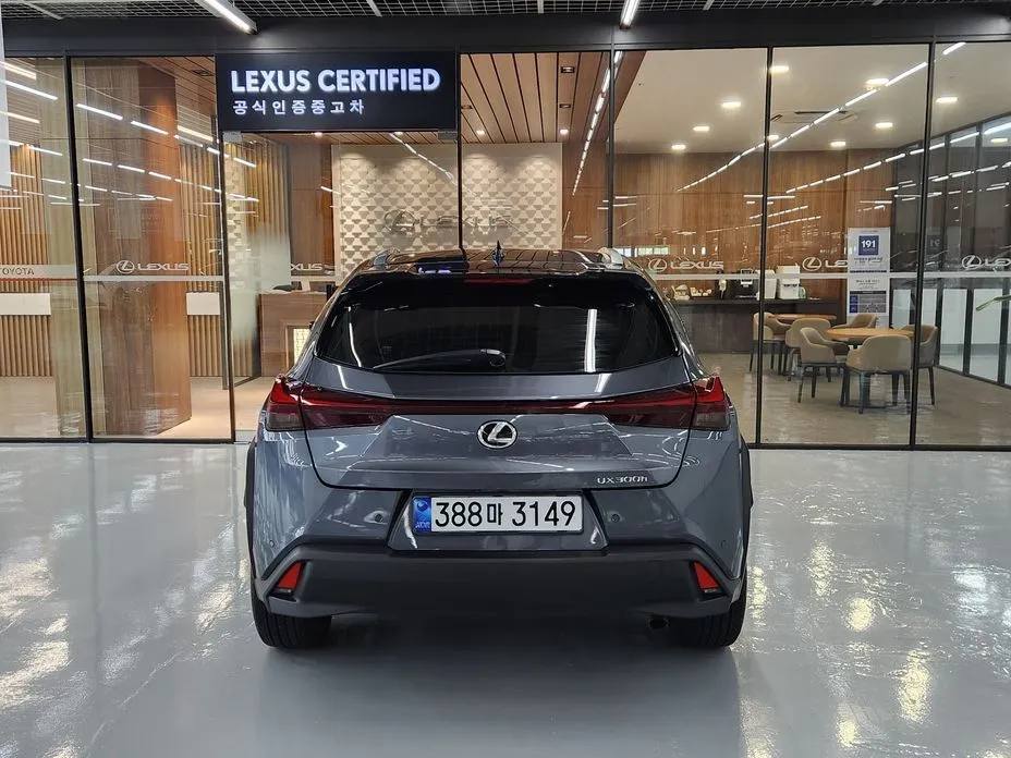 Lexus UX — фото 8