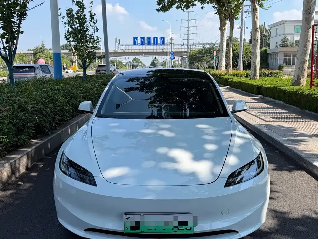Tesla Model 3 — фото 1