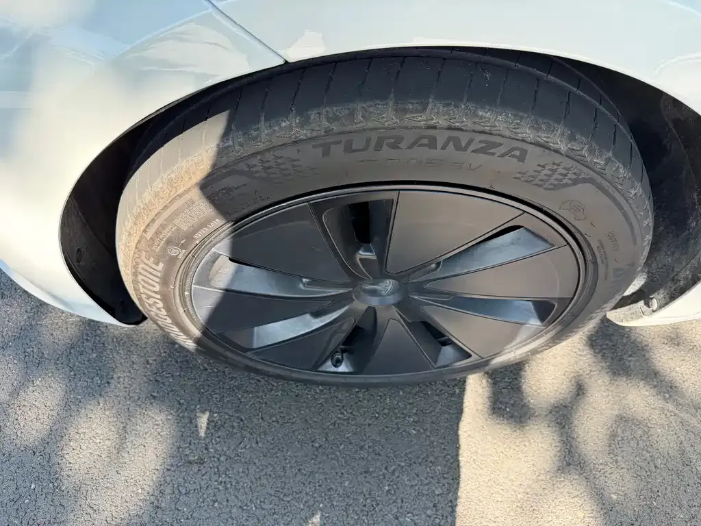 Tesla Model 3 — фото 7
