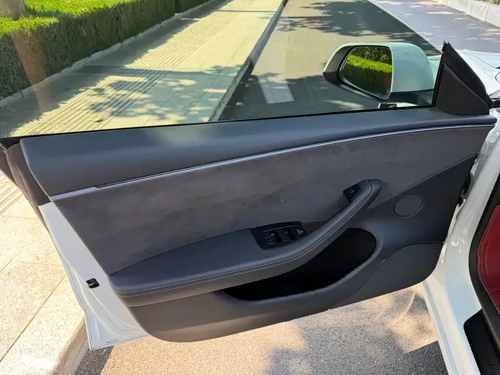 Tesla Model 3 — фото 9