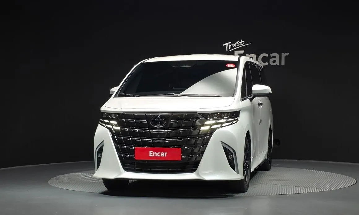 Toyota Alphard — фото 2