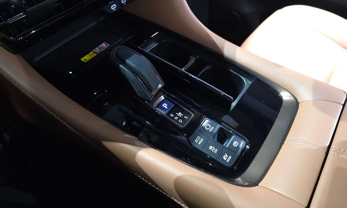 Toyota Alphard — фото 10