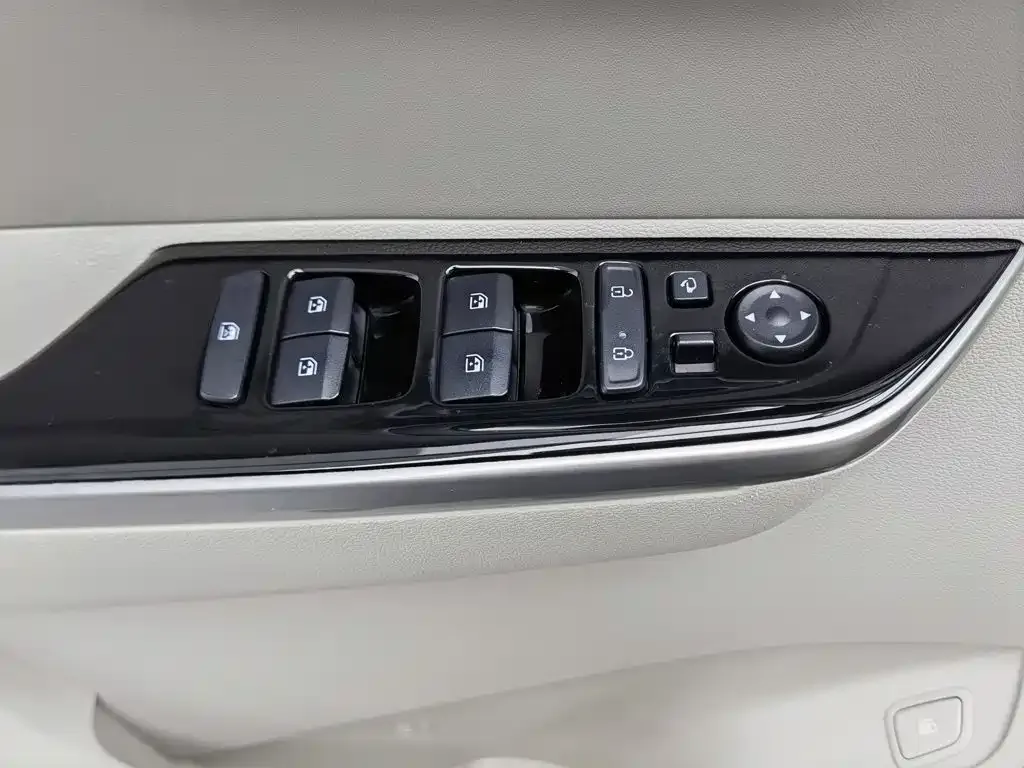 Hyundai Custo — фото 10