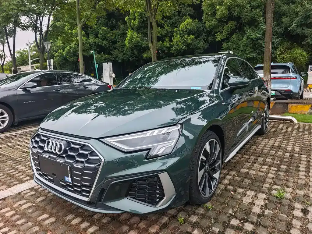 Audi A3 — фото 1