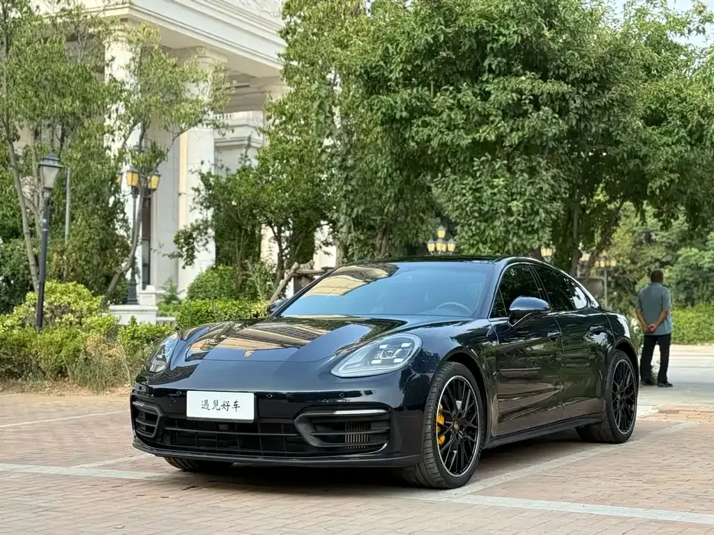 Porsche Panamera — фото 1