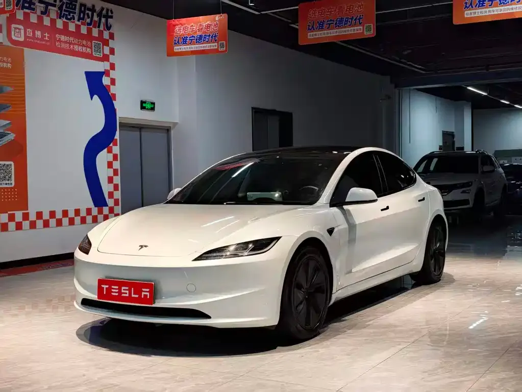 Tesla Model 3 — фото 1