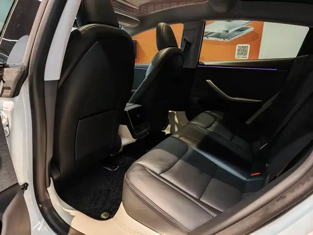 Tesla Model 3 — фото 10