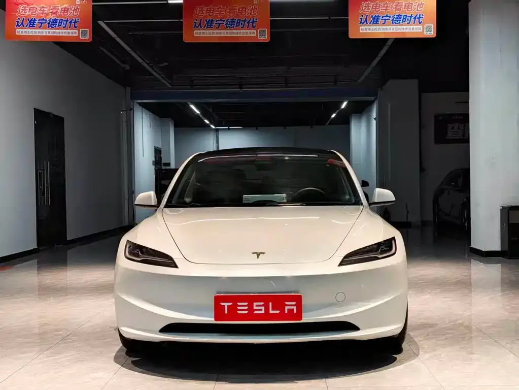 Tesla Model 3 — фото 7
