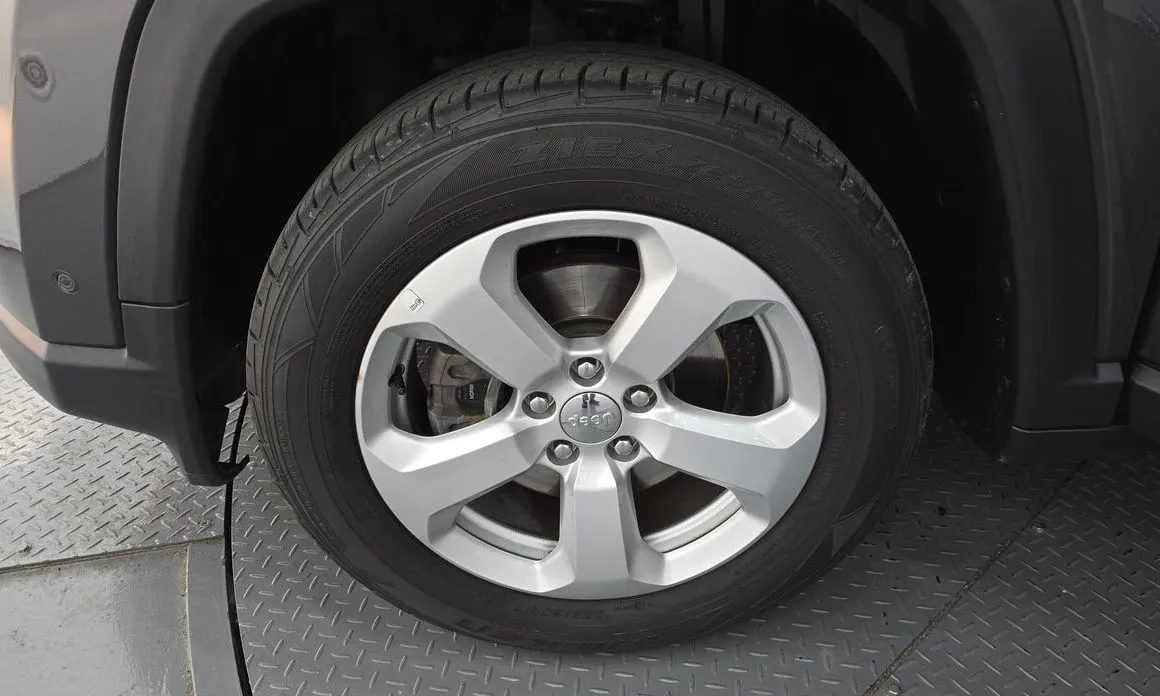Jeep Compass — фото 8