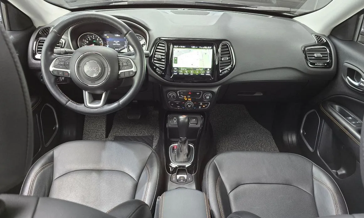 Jeep Compass — фото 10