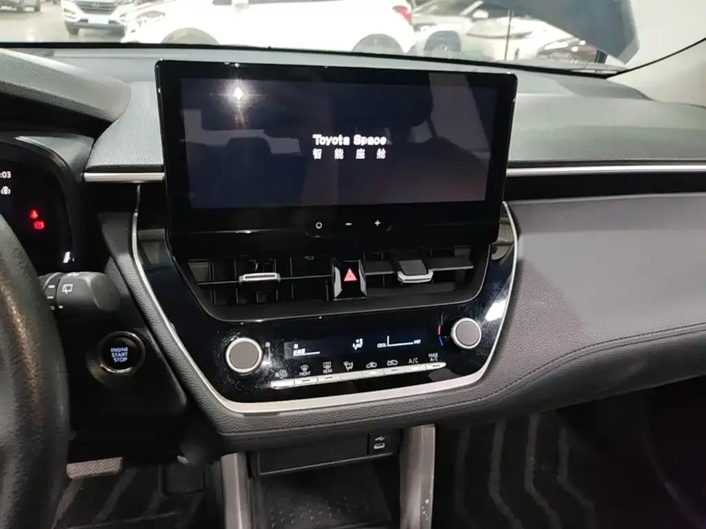 Toyota Corolla Cross — фото 2