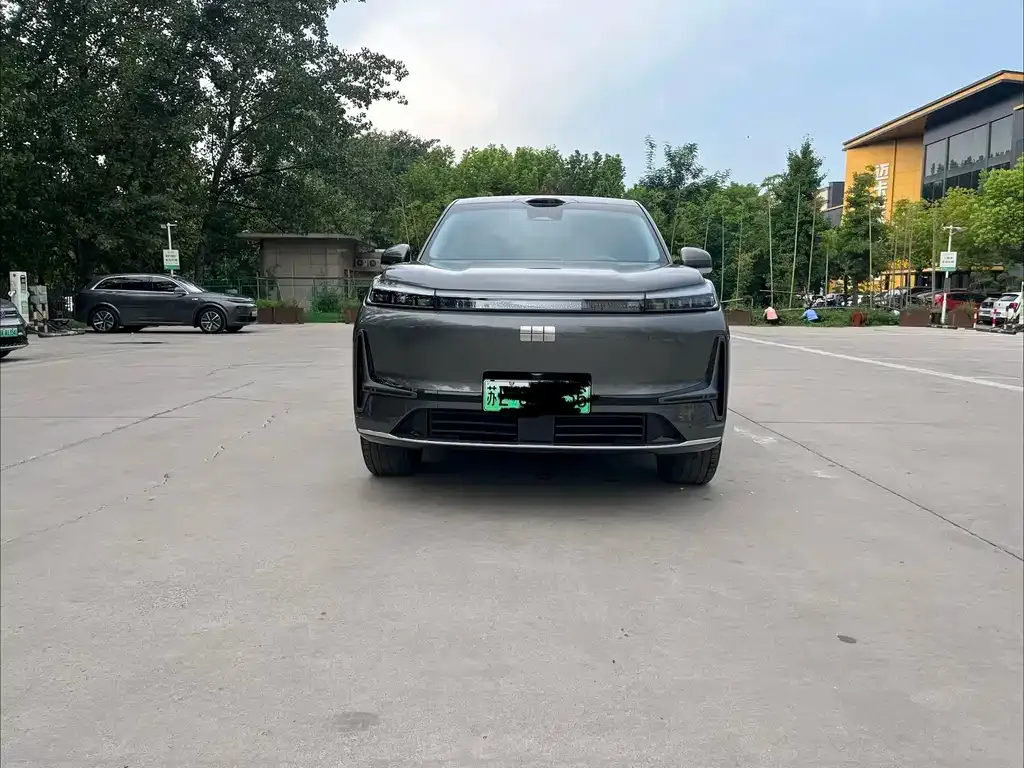 Geely Galaxy M9 — фото 1