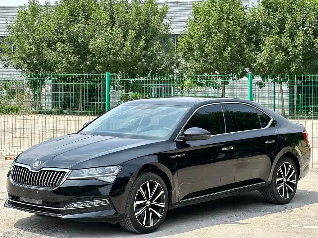 Skoda Superb — фото 1