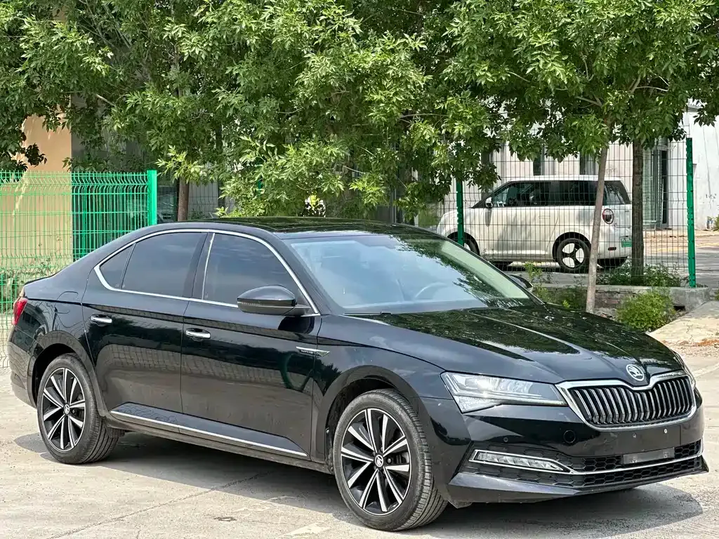 Skoda Superb — фото 9