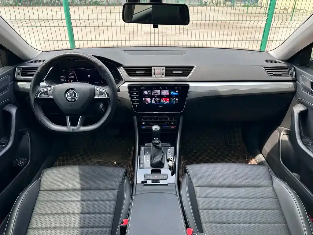 Skoda Superb — фото 3