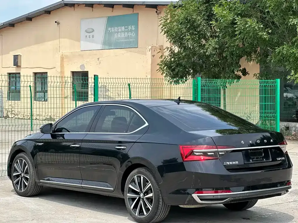 Skoda Superb — фото 7