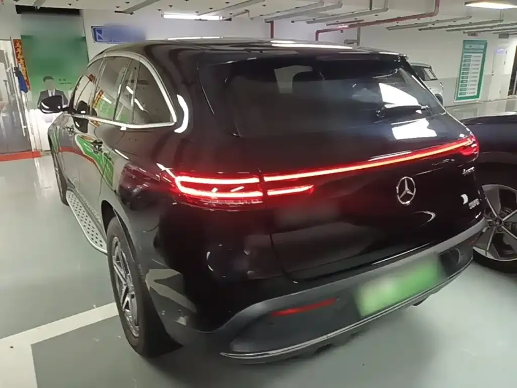 Mercedes-Benz EQC — фото 10