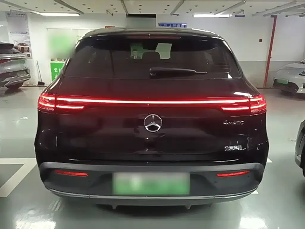Mercedes-Benz EQC — фото 6