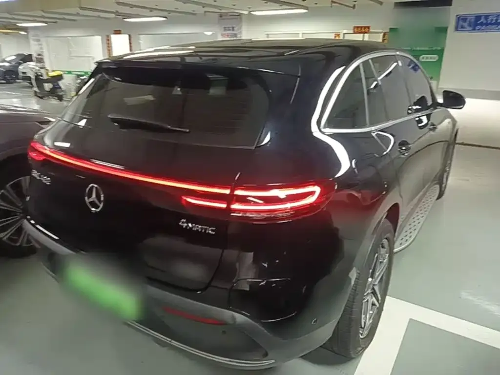Mercedes-Benz EQC — фото 7