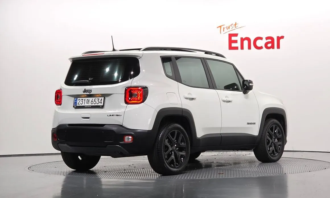 Jeep Renegade — фото 8