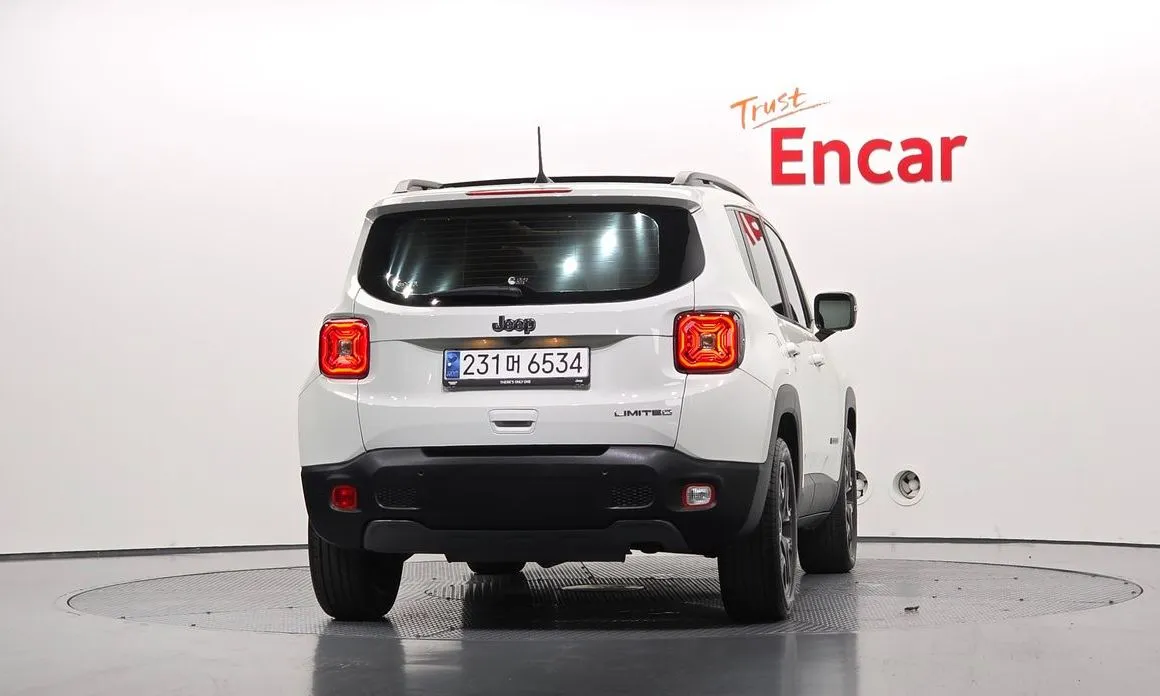 Jeep Renegade — фото 3