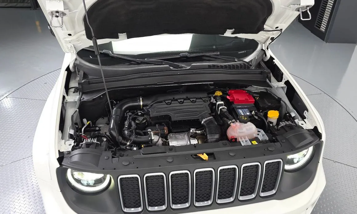 Jeep Renegade — фото 10