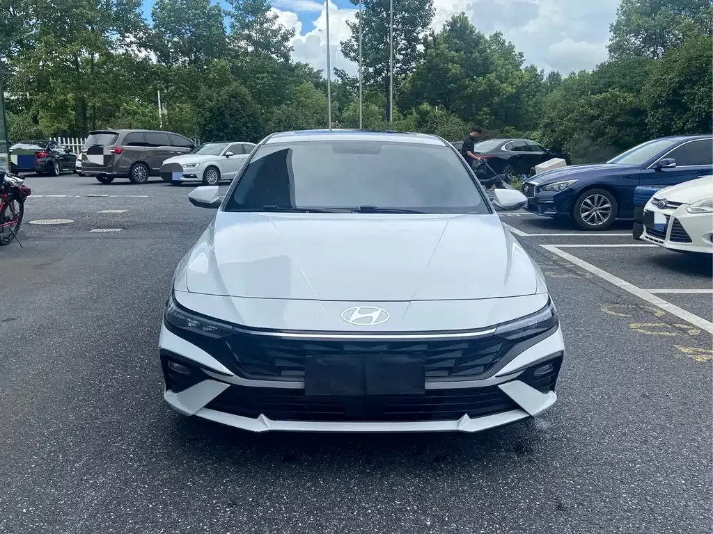 Hyundai Elantra — фото 10