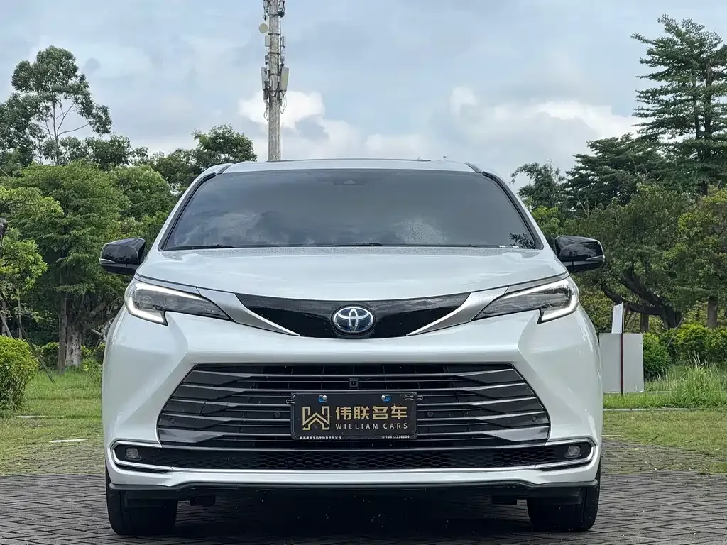Toyota Sienna — фото 6