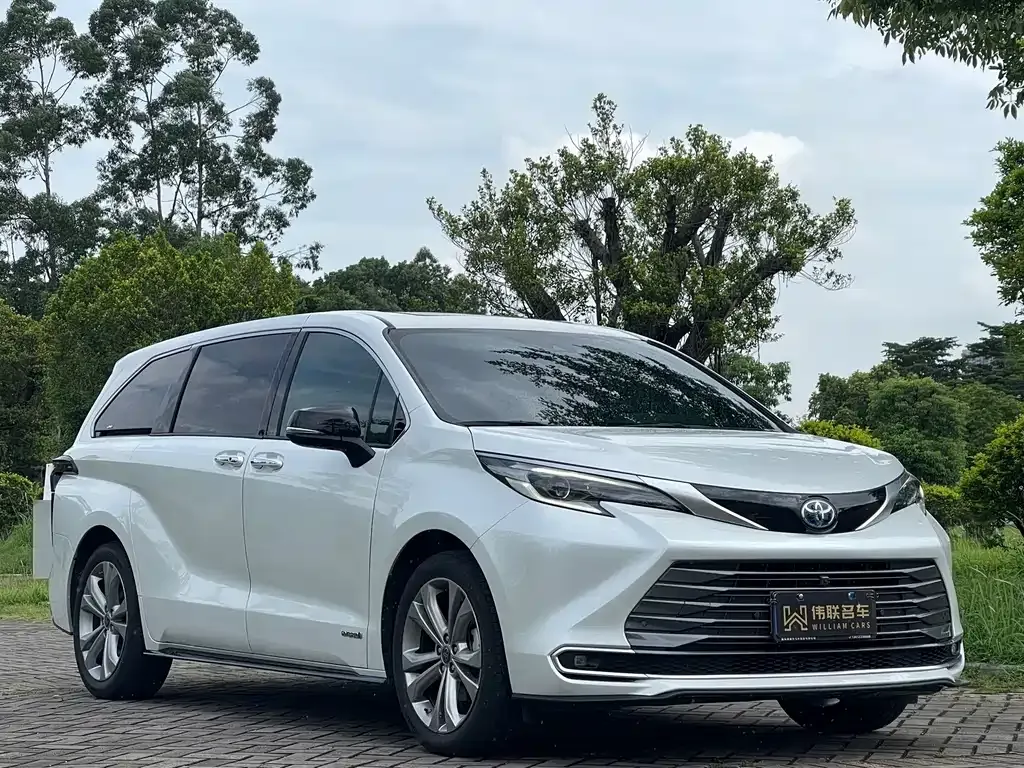 Toyota Sienna — фото 8