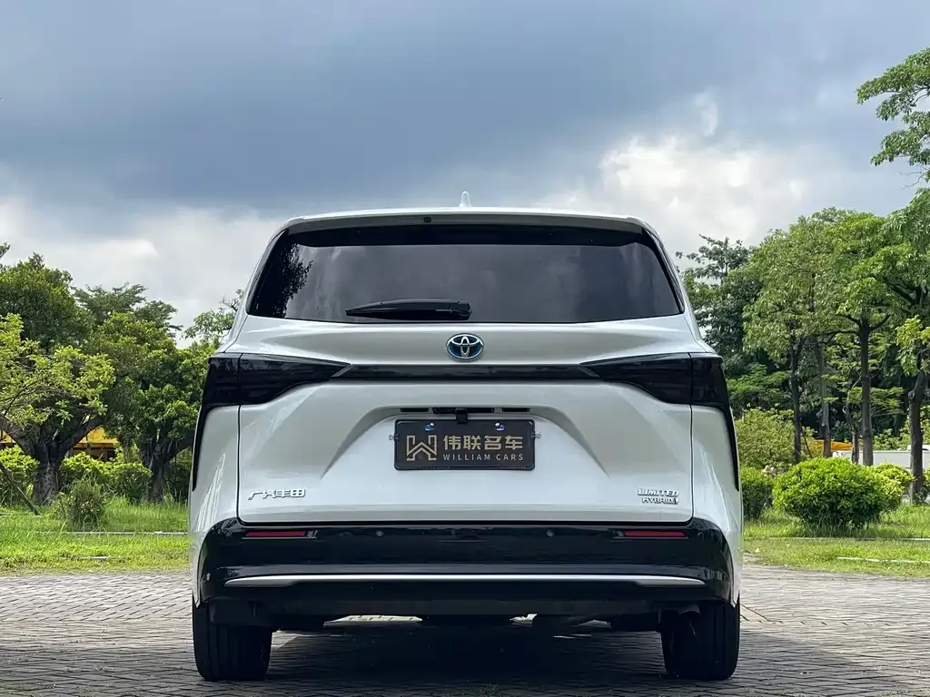 Toyota Sienna — фото 9