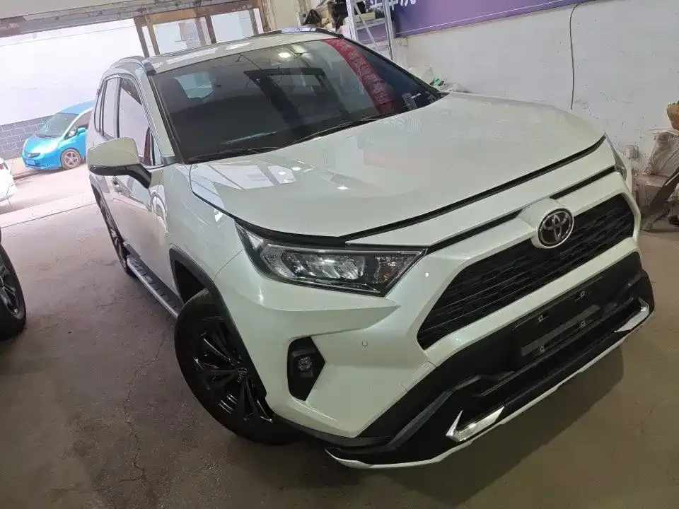 Toyota RAV4 — фото 5