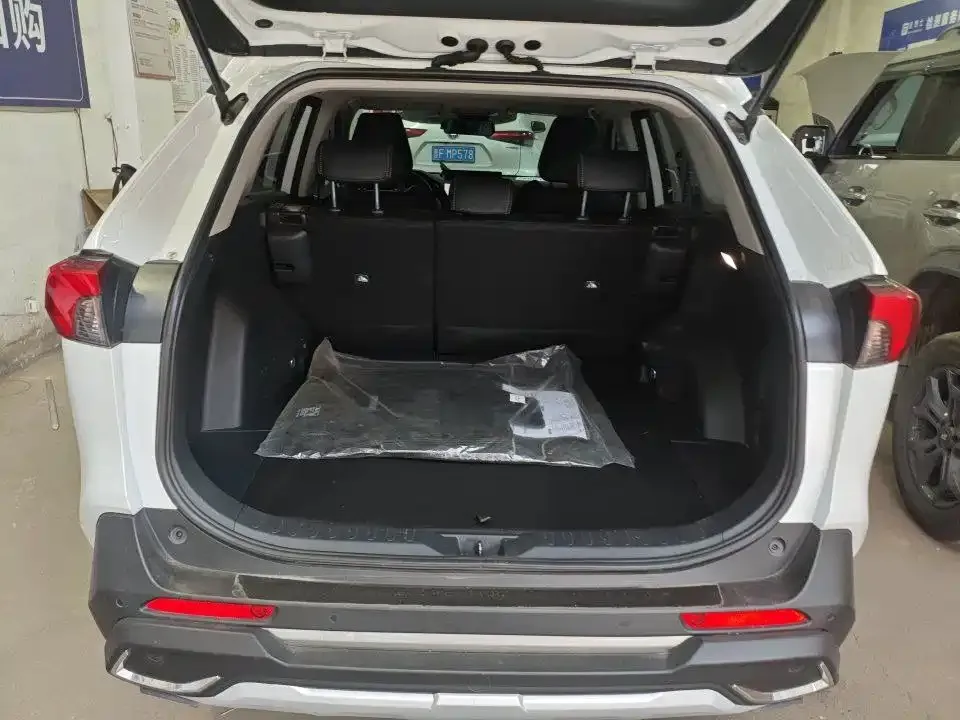 Toyota RAV4 — фото 8