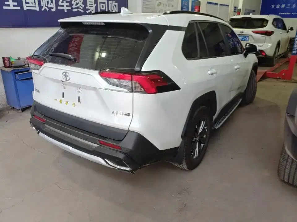 Toyota RAV4 — фото 6