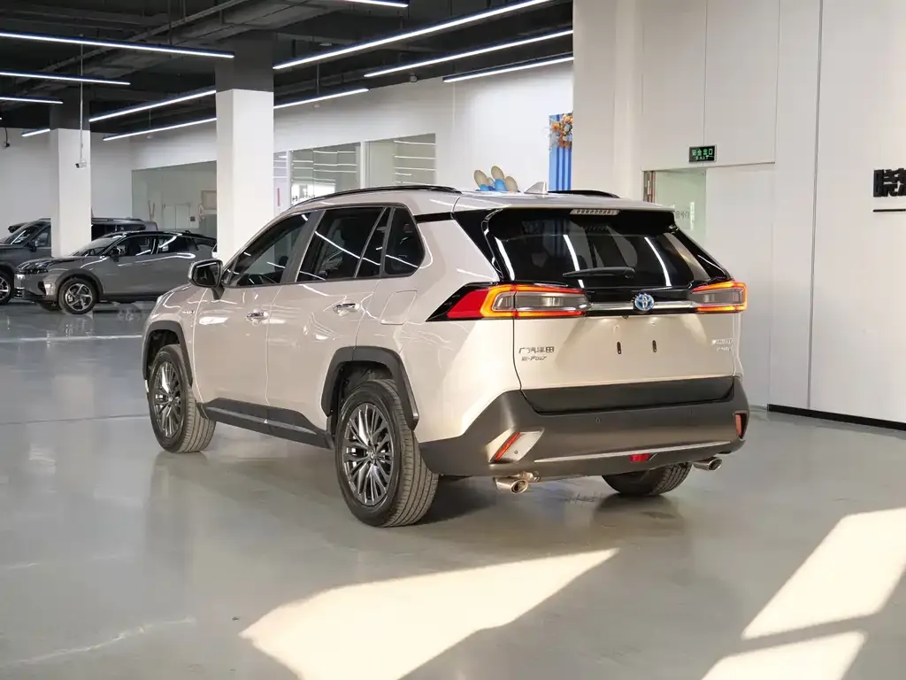 Toyota Wildlander — фото 10