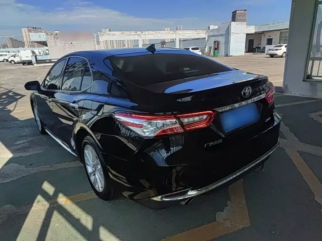 Toyota Camry — фото 8