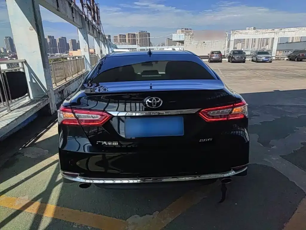 Toyota Camry — фото 9