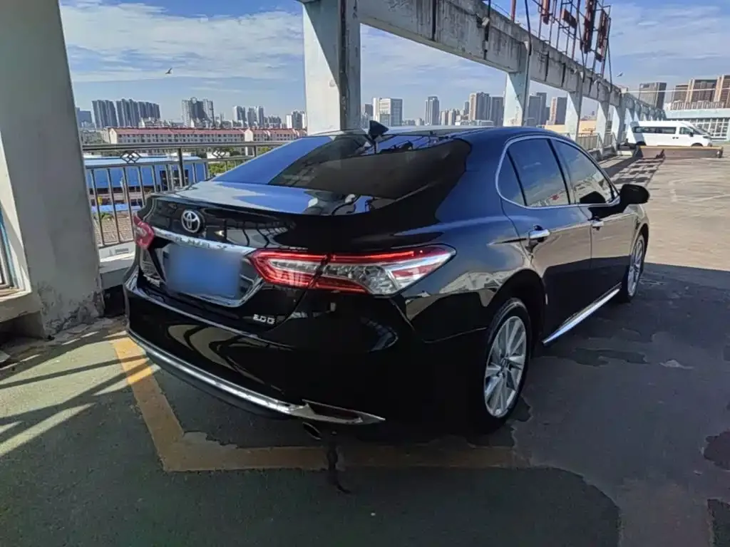 Toyota Camry — фото 7