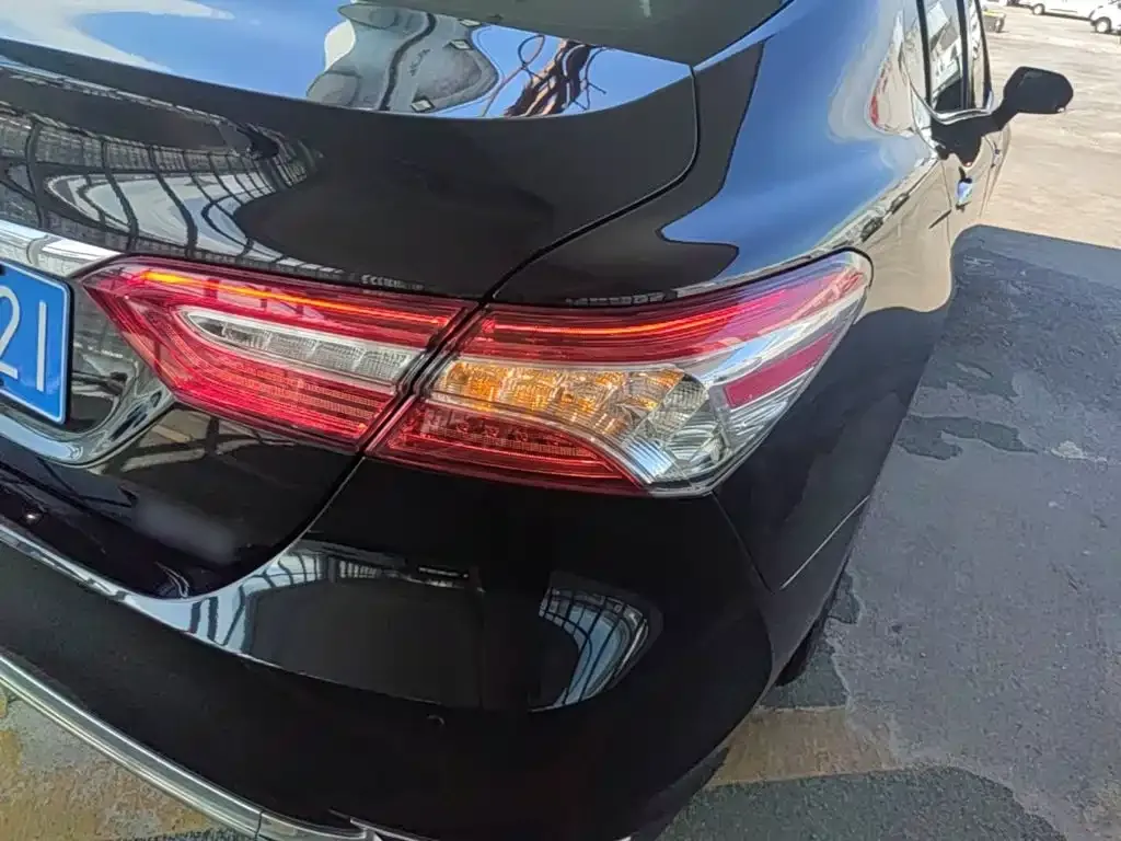 Toyota Camry — фото 5