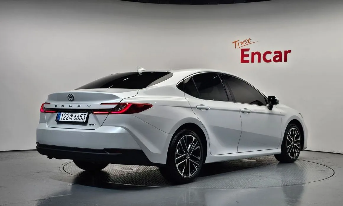 Toyota Camry — фото 5