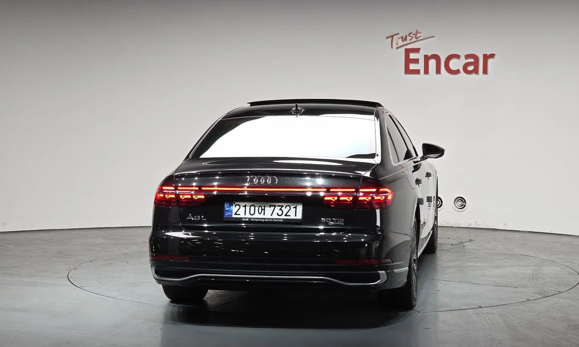 Audi A8 — фото 5